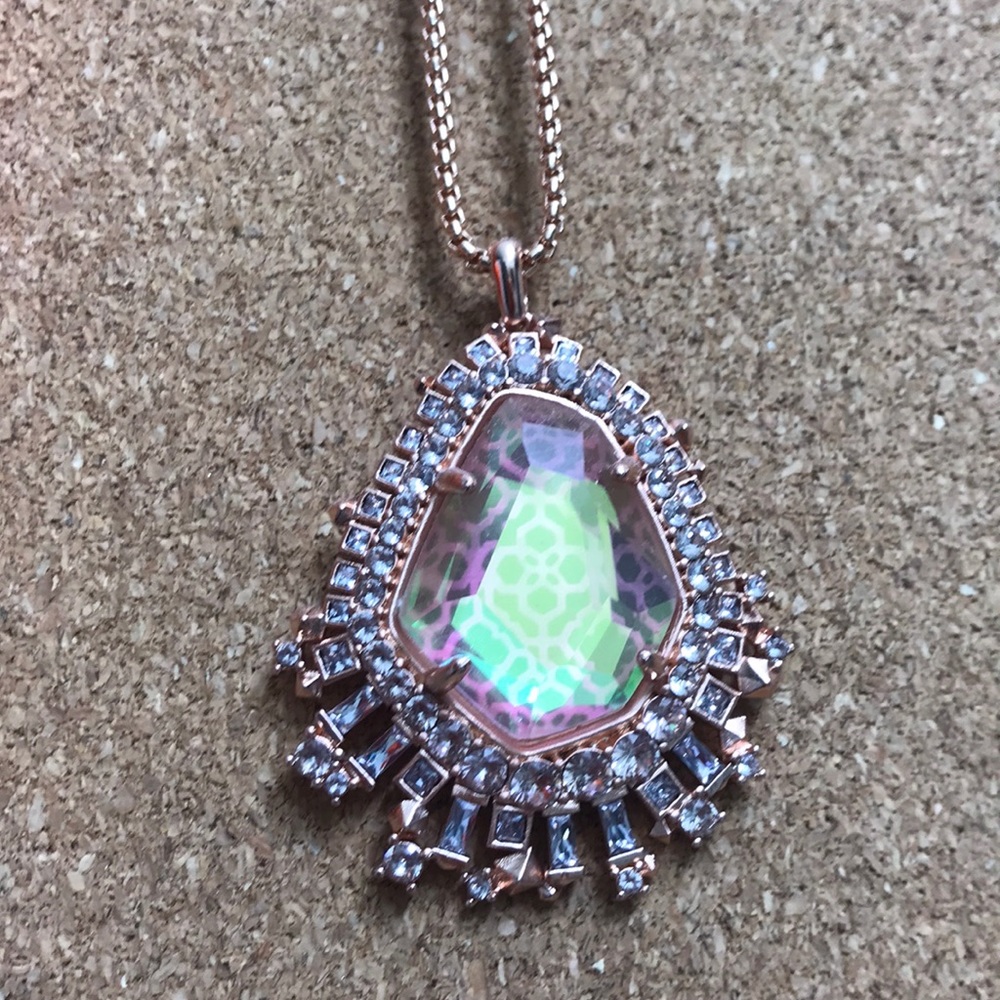 Kendra Scott necklace